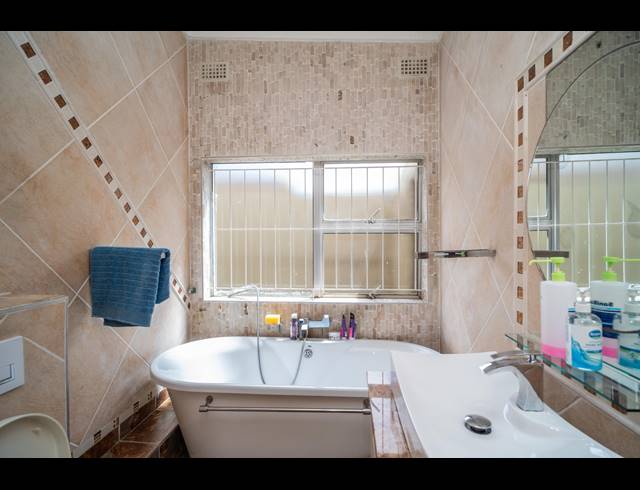 4 BEDROOM HOUSE FOR SALE IN RESERVOIR HILLS